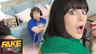 Cosparge in faccia come uno scherzo di fronte a una panna anale