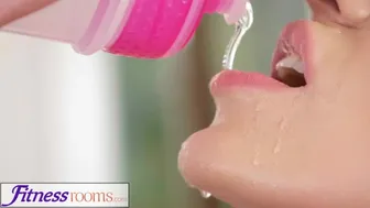 Afina Kisser blondínka ruský milf hladný fajčiť veľký vták