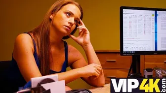 Creditorul strict fute milf seducător pentru datorie