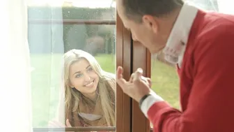 Ten starý šuká blondínku