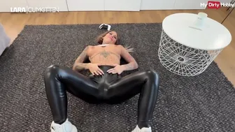 Lara Cumkitten è una figa dilettante tedesca ripiena in un video gioco