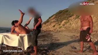 Fem killar i rad jävla varma milfs på stranden