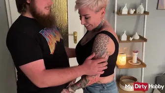 Kukold mergina yra malonu žiūrėti, kaip jos draugė dulkinasi krūtų bombA