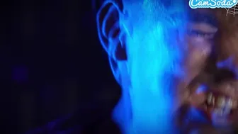 Maličká MILF sleduje její BF proměnit v vlkodlaka a muset šukat ji BBC, aby se vrátil - Halloween