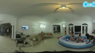 Lupta lesbiană uleioasă a adolescenţilor latini cu surorile lor vitrege în Vrrr