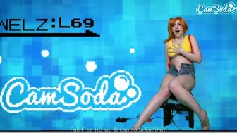 Jewelz Blu se masturbe sauvagement dans Misty Cosplay