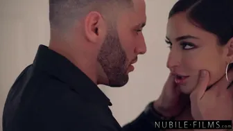 Emily Willise võrgutav pitsifantaasia ootamatu seksiga