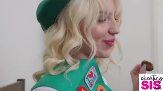 Myra nyögés és mostohabátyja jimmy beinvitálja a cuki kekszárus britt blahrt a legízletesebb hármasba - s2:e4