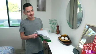 En iyi arkadaşlar Liz Jordan ve Maya Woulfe, özel üçlü fuck'a katılmak için adımları ikna etti