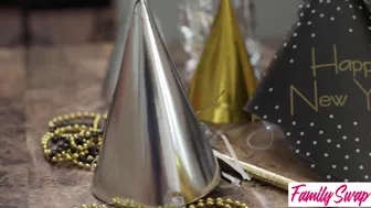 Lacy Lennon és Madelyn Monroe versenyeznek az újévi spermaáért