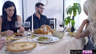 ขอบคุณสําหรับหน้าอกแม่เลี้ยงและจิ๋มเปียก