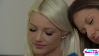 Rebecca Volpetti と Zazie Skymm は stepbrother's dicks のミューズを見つけます