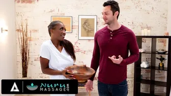 Daya Rytier v horúcej nuru masáži šuká svojho joga spoluhráča