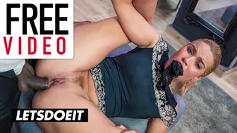 金发婊子 樱桃吻想要一个大黑鸡巴和肛交