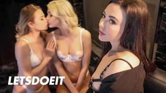 惠特尼·莱特是一名热门女同性恋三人行最佳治疗师,他与凯尔·奎恩和凯娜·詹姆斯同在