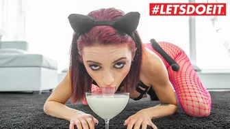 Lola sessão de fotos quente de Fae - adolescente estrela pornô vermelha chupando cosplay kulissos