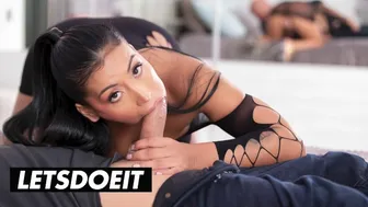 Mariana Martix glorificeres af sin assistents store pik