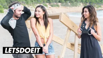 Gadis nakal kejutan pacarnya dengan sahabatnya di pantai - latina milf