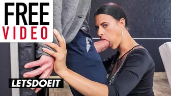 Billie Star gatavojas traks ar savu lielo melno daikts par liešanu