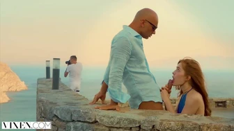 Kakak Jia Lissa suka ayam yang keras