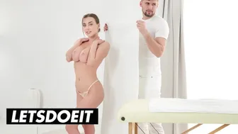 Groot-dick masseur sexy klant is moeilijk te neuken Josephine Jackson