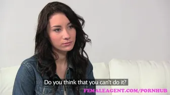 黒髪の 美 practicing licking pussy アット ザ· キャスティング 上の Gina Devine