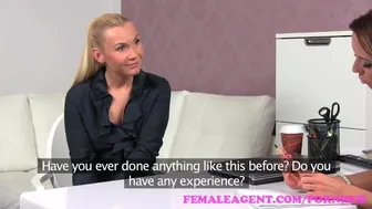 Şeful blond îl va aduce pe agent în arta seducţiei