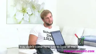 Vinna Reedův sexy blondýna agent fucks svalnatý kulturista pro orgasmické potěšení