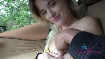 Nicole Nichols sexy blonde Verführung auf dem Weg - pov blowjob mit heißer Freundin