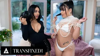 Fotograf Eva Maxim Telefévi sommar Cols stora rövmodell under sexig fotografering