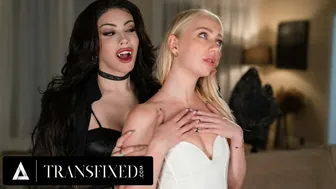 Vérszomjas vámpír: Ariel Demure örökre meg akarja forró barátnőjét