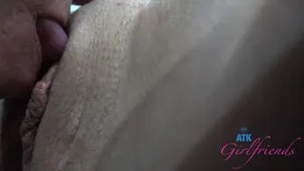 Miza Monroe menjilati wanita remaja yang tak bersalah