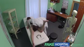 Linda Sweet ir nevainīgs sarkans pusaudzis, kurš saņem garšas recepti klīnikā