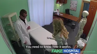 Victoria La séduction blonde de chiot: chatte pour le docteur de gueule de bois sur le foin