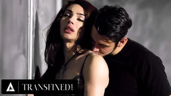 Csillagfocista megcsábítja transz tanárnőjét Ariel Demure-t a suliban után