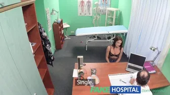 Makea lääkäri ystävänpäivä antaa hänelle kuuma potilas päivä kukkakimppu