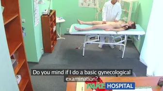 Хубав тийнейджър се учи да се чука в клиниката