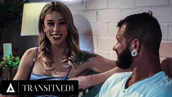 Casey poljubi in Johnny Hribi drgnejo repe skupaj