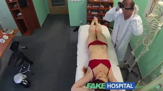 Fałszywy szpital - sexy czerwony dziewczyna wstrząsy lekarz z jej zawartości cipki