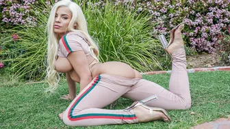 Luna Star şi Luna Light luptă de foc între bombele cu sâni mari