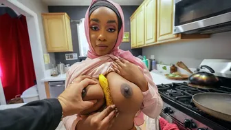 Big-breasted Arab whore Lily Starfire bryter hornen i november i en stupor