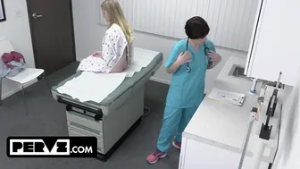 怀孕少女让老医生和下流护士用她的洞来沉默