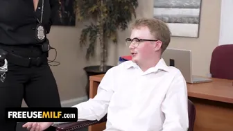 莉莉·霍尔和芙蕾雅·冯·道姆 我女朋友的继母是警察!