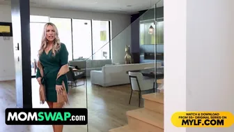 Bunny Madison és Mona Azar mostohaanyák elkapják a lotya mostohafiaikat és megbasztatják magukat velük a momswap családi cserepartin