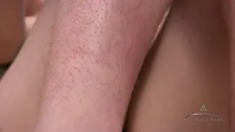 Skaileris myli savo plaukuotą kūną - karšta paauglių masturbacija