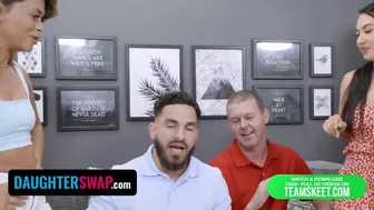 Mina Moon e Destiny Cruz condividono la coda del loro patrigno con i proibiti quattro