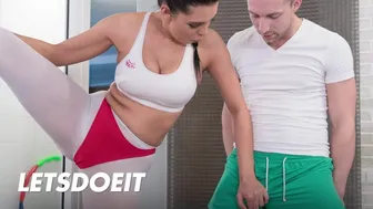 After Kira Queen's yoga, she's got a big dick craving