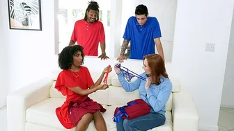 Il sostituto di Sophia Locke come mamma scopa la sua figa con il suo migliore amico con un grosso cazzo nero