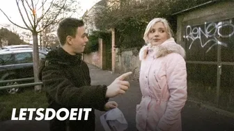 Neroden turist. Zazie Skymm zapelje Studa v njegovo pisarno