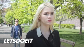 Blondă poloneză sexy Misha Crucea suge copacul gros străin în străinătate şi merge bine